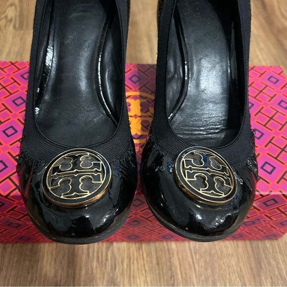 TORY BURCH black gold wedge heels pumps shoes women’s 7 - Picture 6 of 9